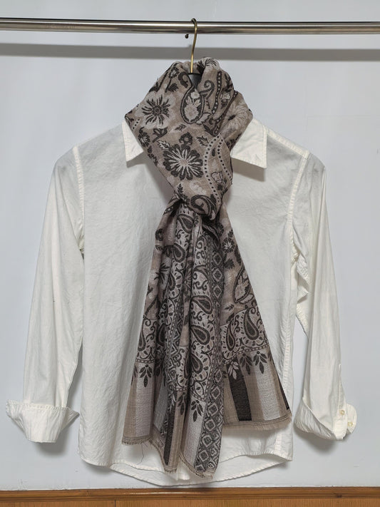Natural pure cashmere Paisley pattern scarf Timeless sophistication for everyday elegance wear