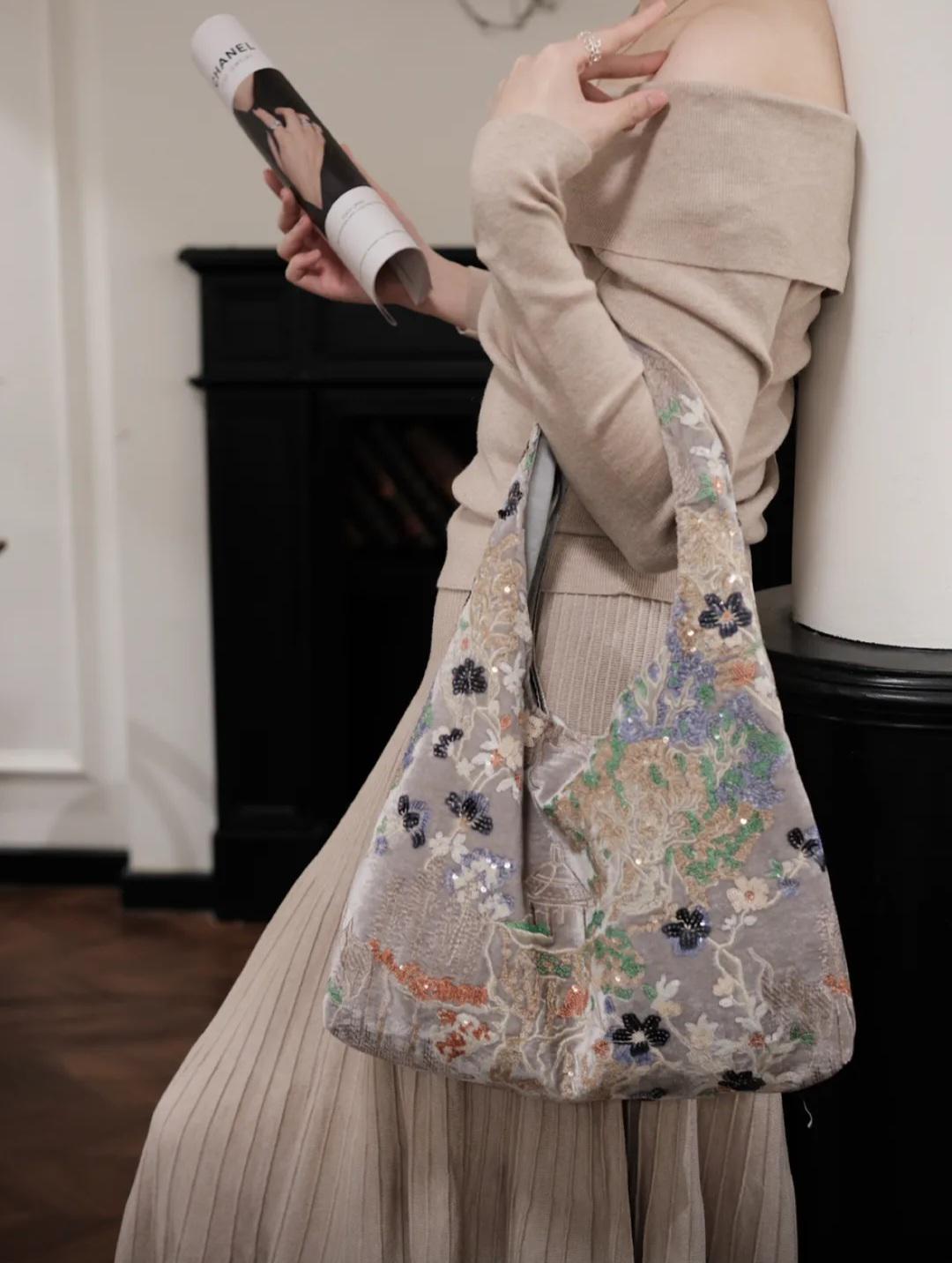 【015】Velvet Embroidered Hobo Bag 「City Lights」