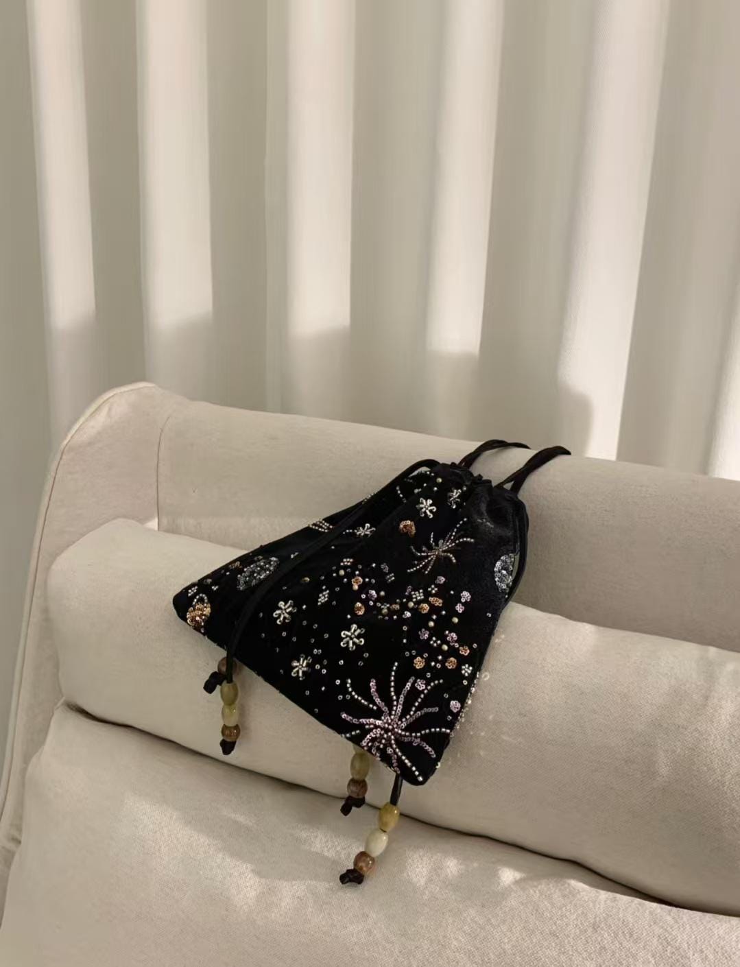 Starlight Velvet Drawstring Bag – 23 × 23 cm Beaded Star Embroidery Crossbody Tote | Dusty Rose