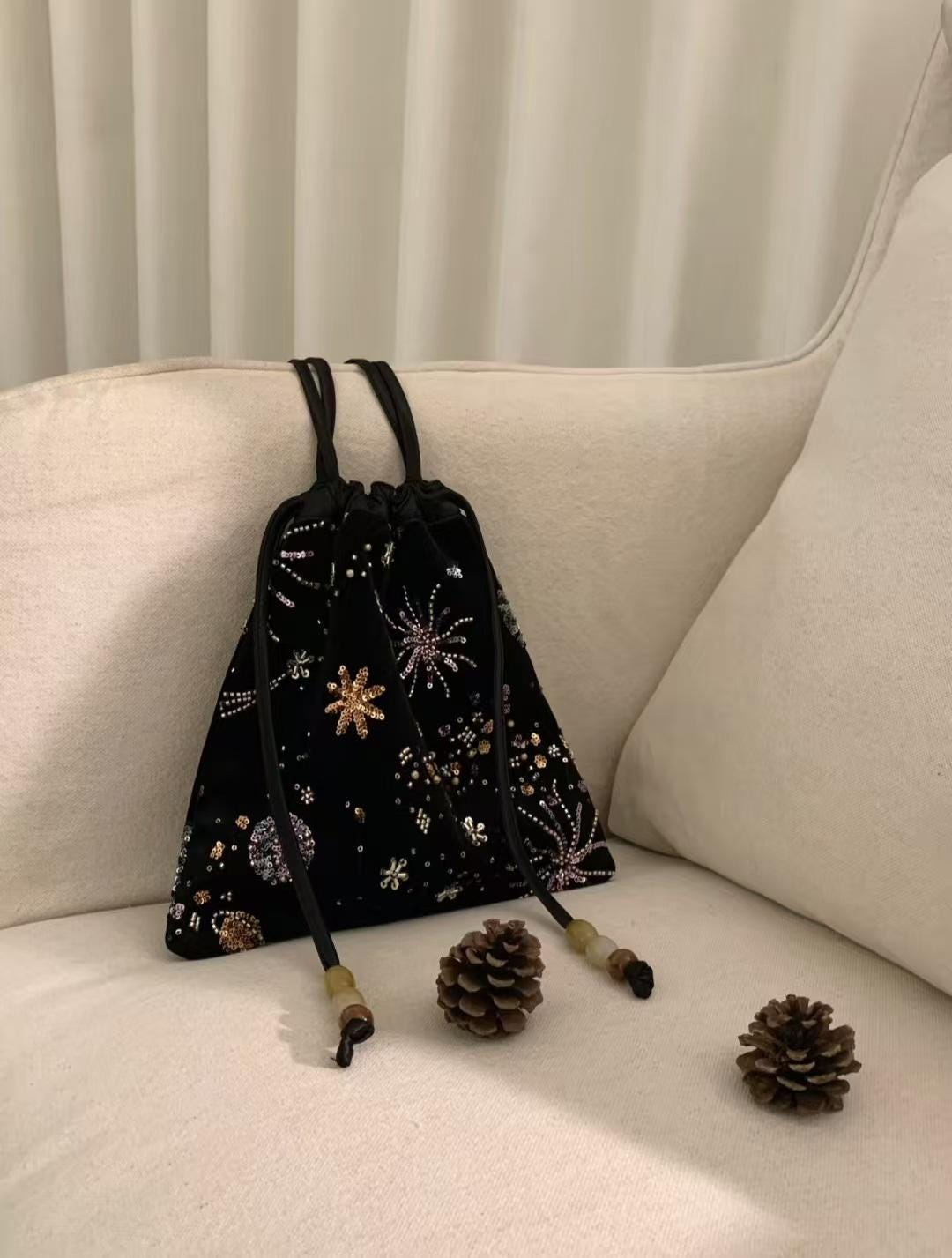 Starlight Velvet Drawstring Bag – 23 × 23 cm Beaded Star Embroidery Crossbody Tote | Dusty Rose