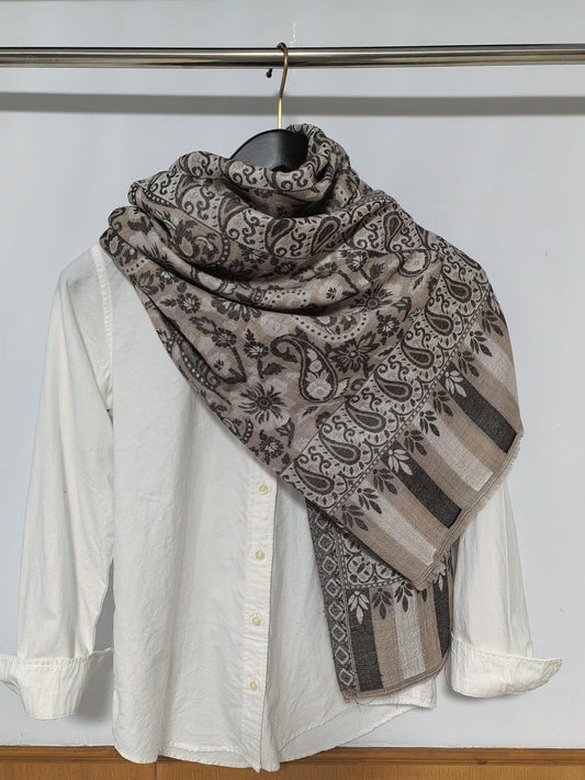 Natural pure cashmere Paisley pattern scarf Timeless sophistication for everyday elegance wear