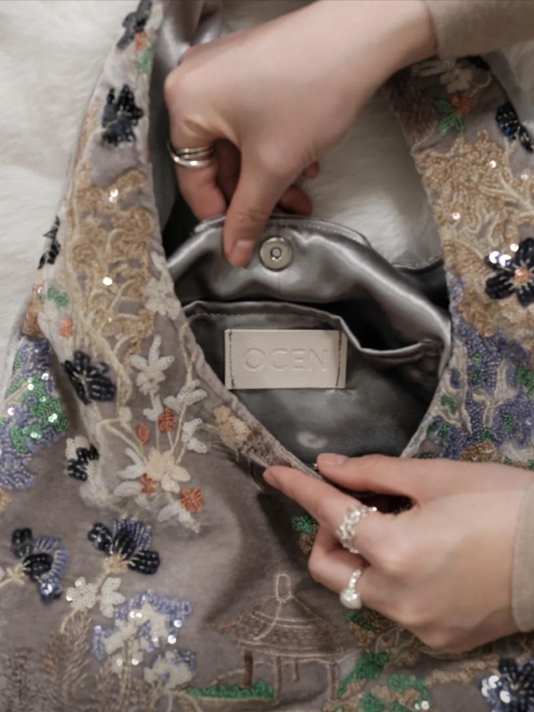 【015】Velvet Embroidered Hobo Bag 「City Lights」