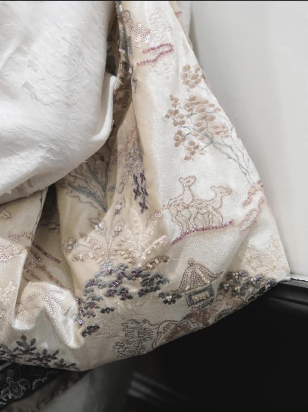 【041】Velvet Deer Embroidered Beaded Hobo Bag