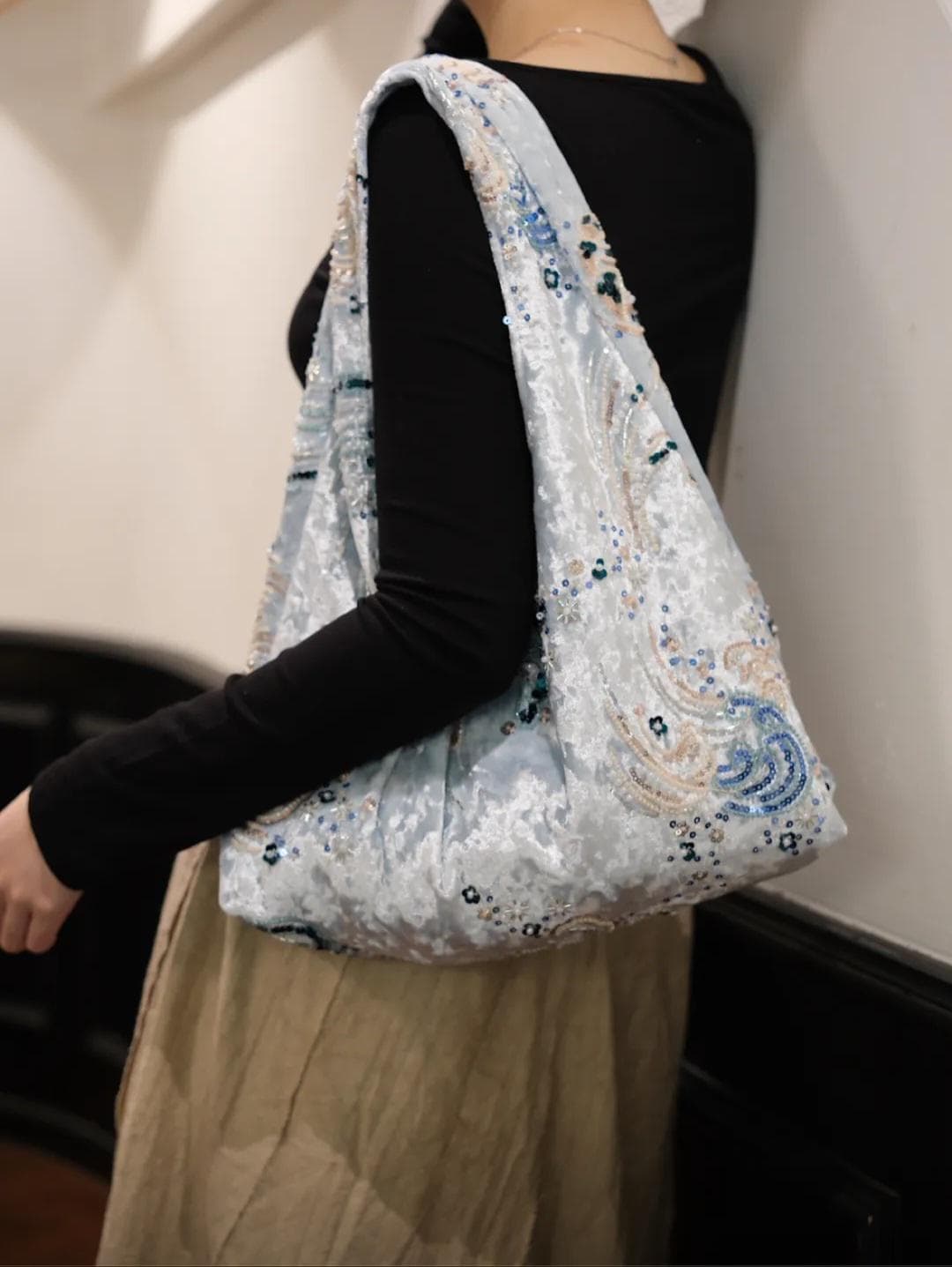 【042】Velvet Embroidered Hobo Bag 「Sea Weave」