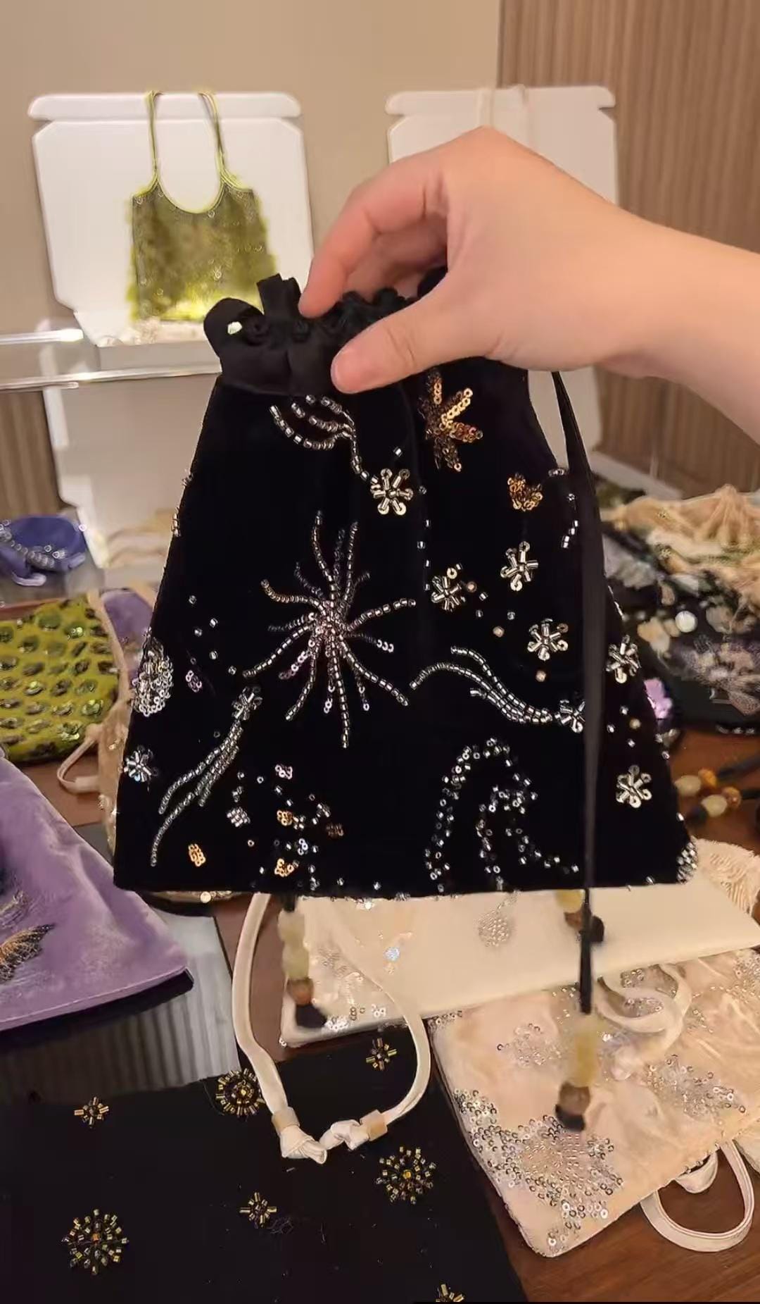 Starlight Velvet Drawstring Bag – 23 × 23 cm Beaded Star Embroidery Crossbody Tote | Dusty Rose