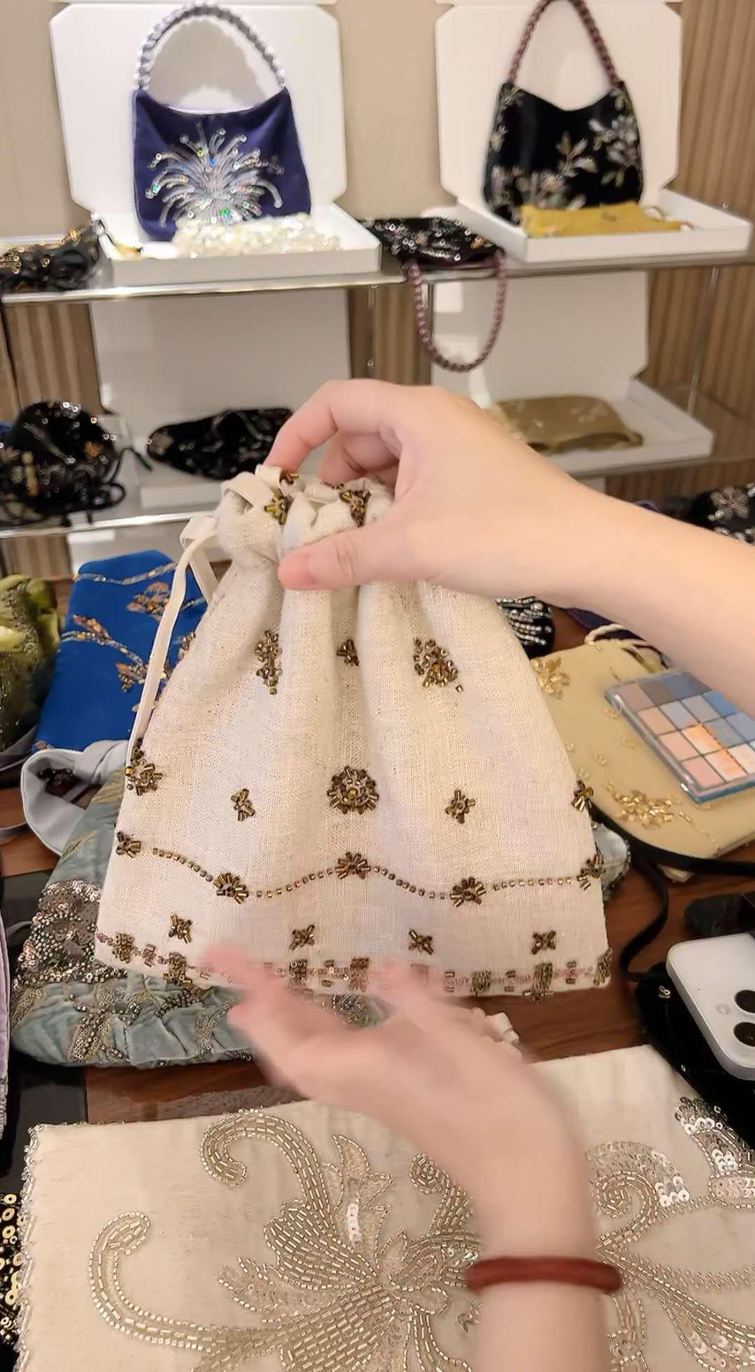 【032】Beige Linen Geometric Beaded Drawstring Bag – Handcrafted Linen Purse with Embroidery