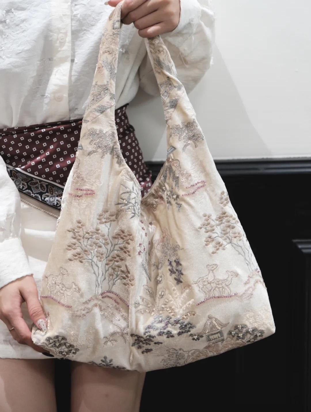 【041】Velvet Deer Embroidered Beaded Hobo Bag