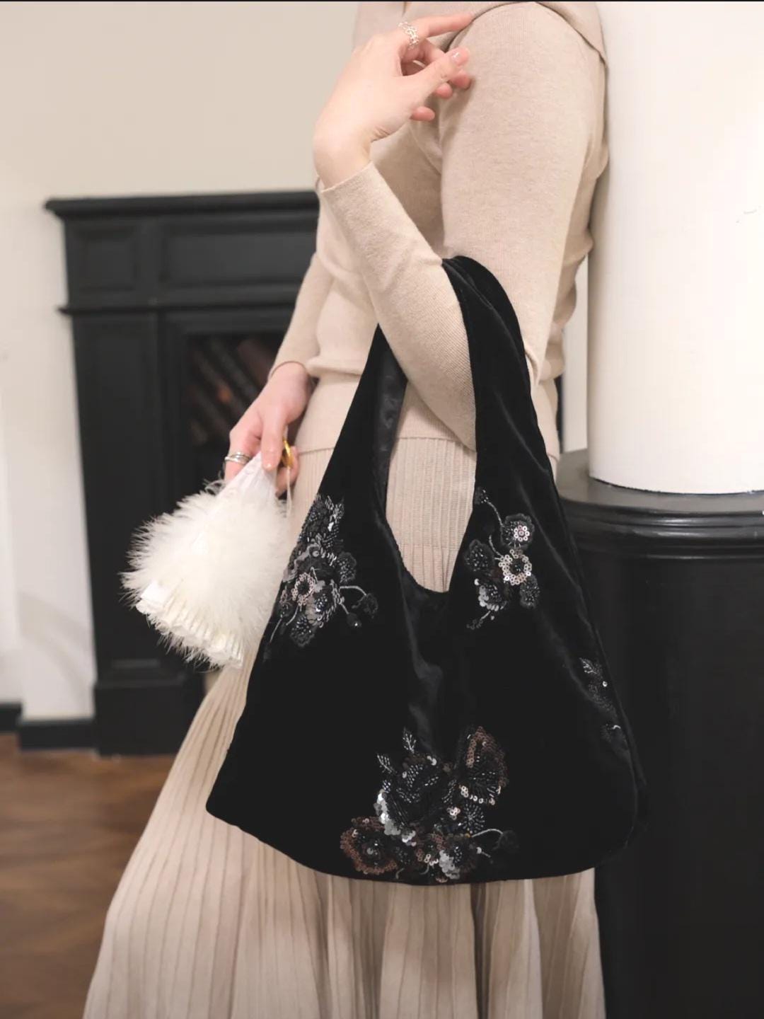 【016】Vintage-Inspired Velvet Rose Beaded Hobo Bag