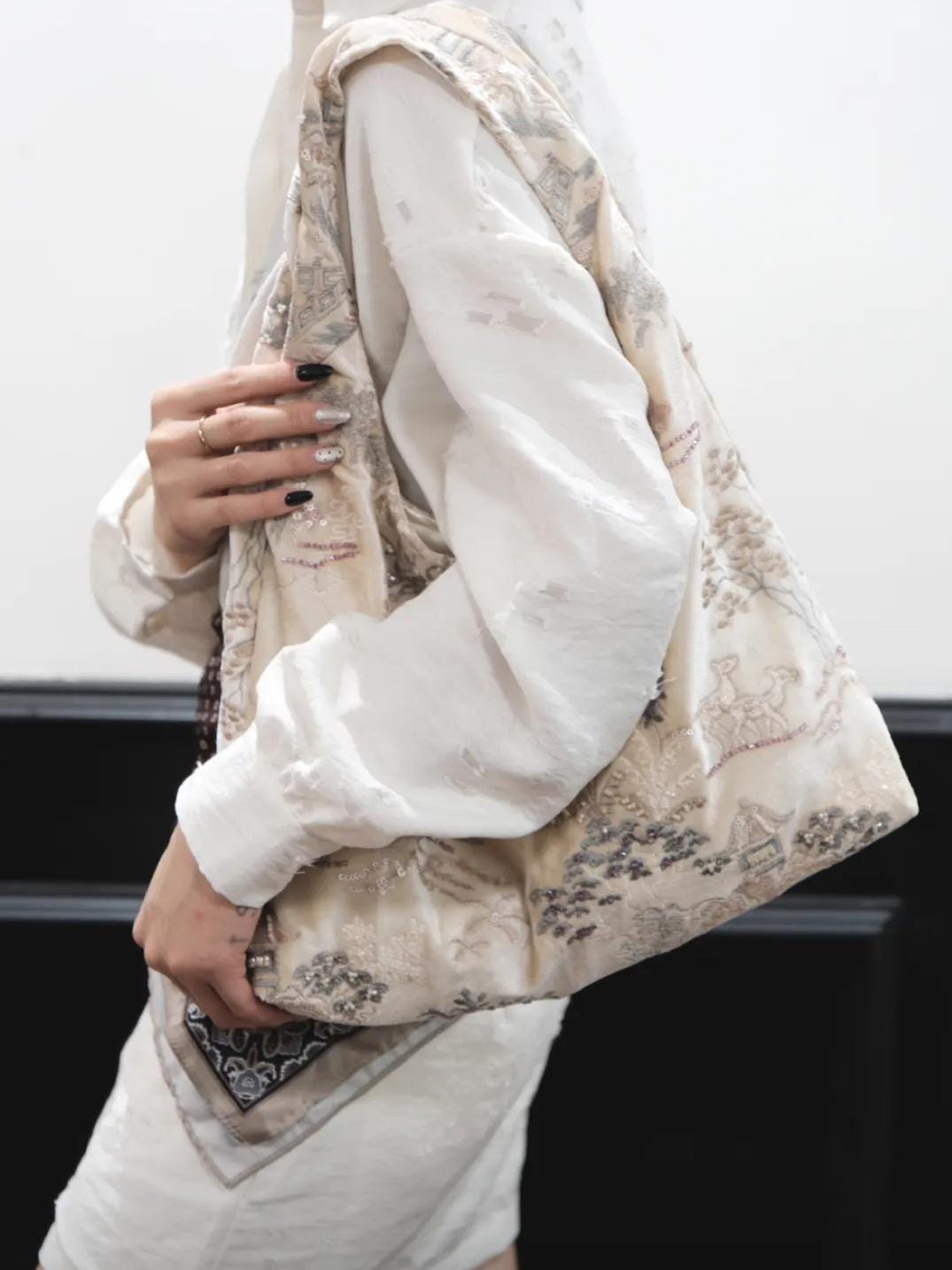 【041】Velvet Deer Embroidered Beaded Hobo Bag