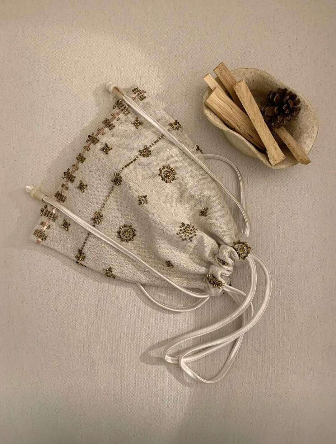 【032】Beige Linen Geometric Beaded Drawstring Bag – Handcrafted Linen Purse with Embroidery