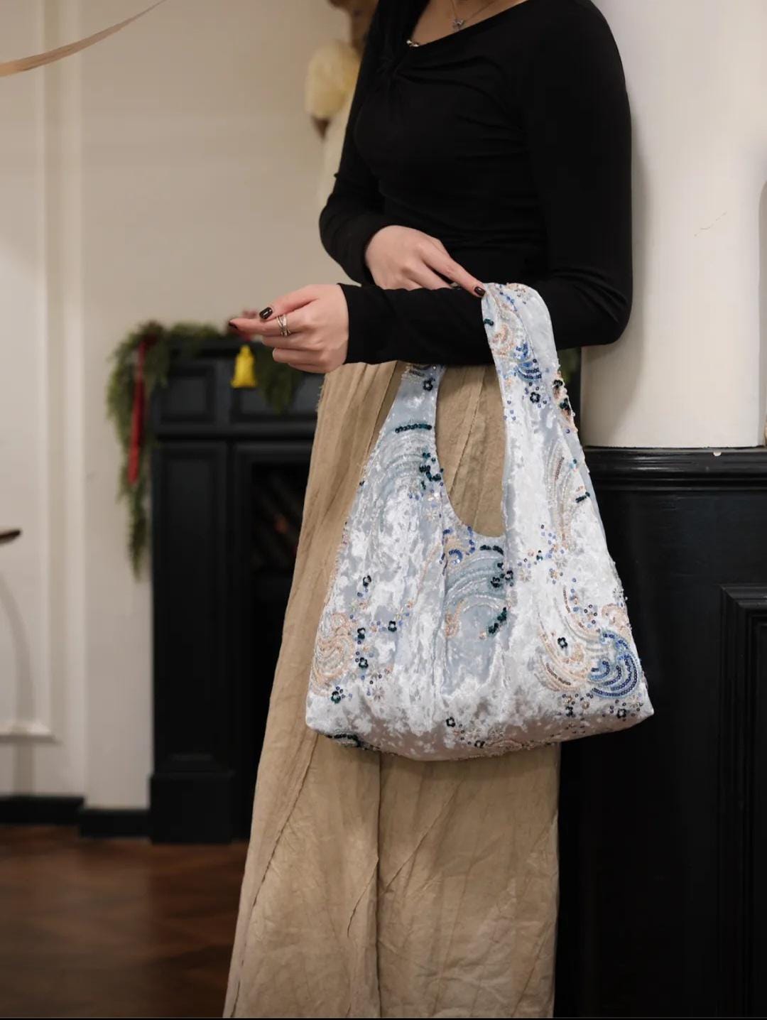 【042】Velvet Embroidered Hobo Bag 「Sea Weave」