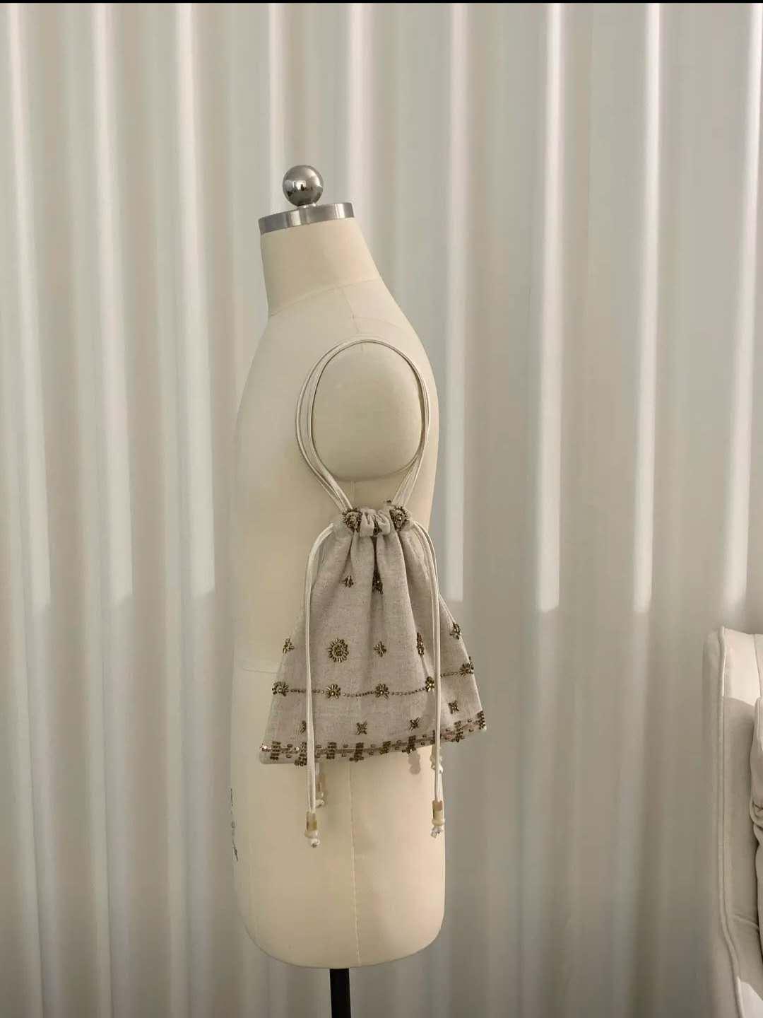 【032】Beige Linen Geometric Beaded Drawstring Bag – Handcrafted Linen Purse with Embroidery