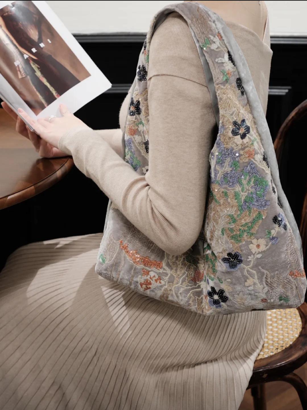 【015】Velvet Embroidered Hobo Bag 「City Lights」