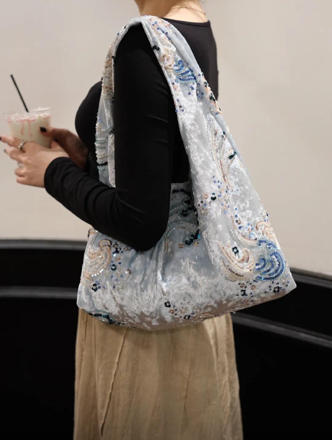 【042】Velvet Embroidered Hobo Bag 「Sea Weave」